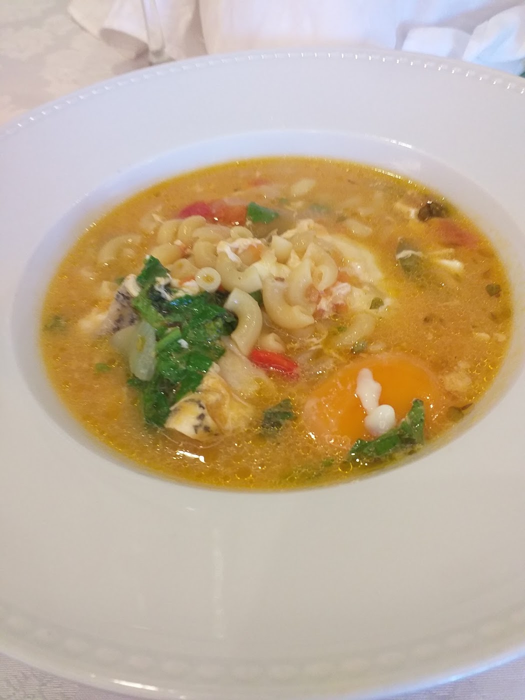 Sopa da casa servida à mesa